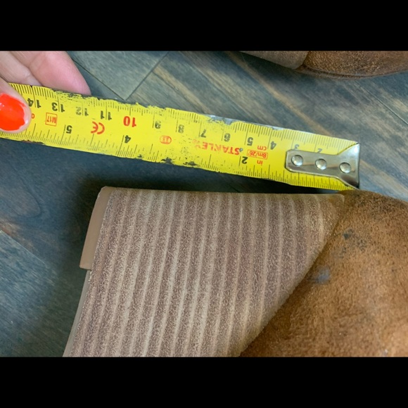 Tan long boots - Picture 5 of 8